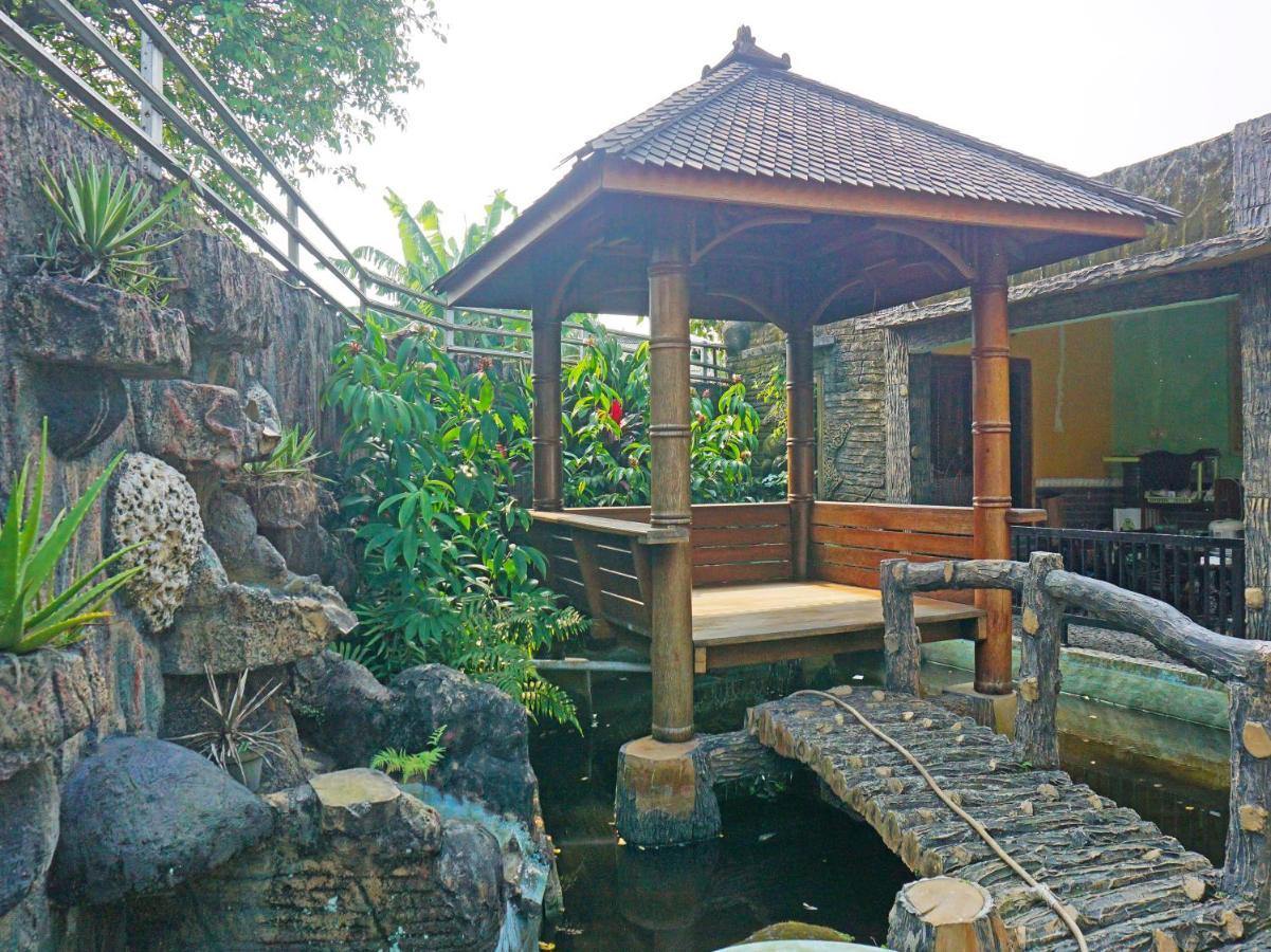 Oyo 90369 An Nur Family Homestay Syariah Cigombong Extérieur photo