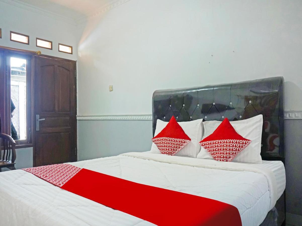 Oyo 90369 An Nur Family Homestay Syariah Cigombong Extérieur photo