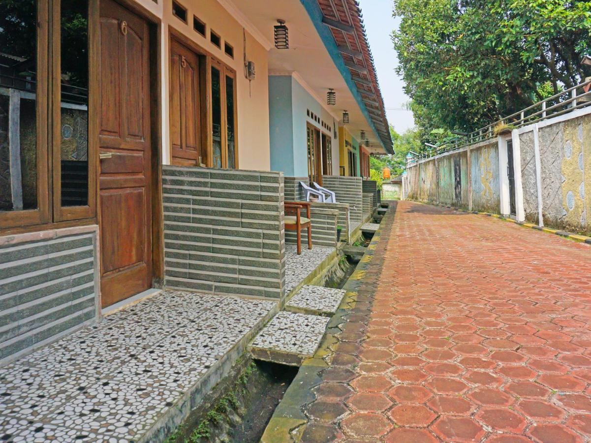 Oyo 90369 An Nur Family Homestay Syariah Cigombong Extérieur photo