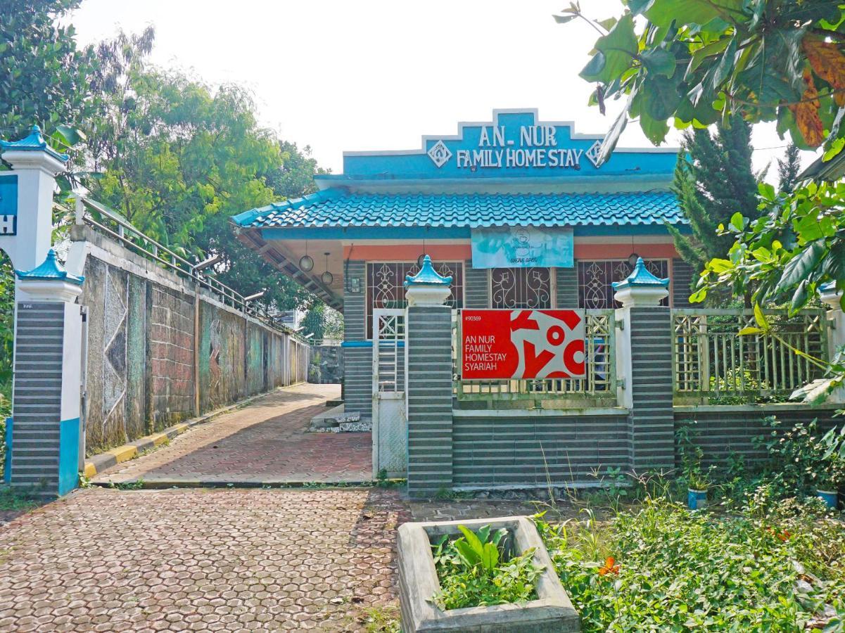 Oyo 90369 An Nur Family Homestay Syariah Cigombong Extérieur photo