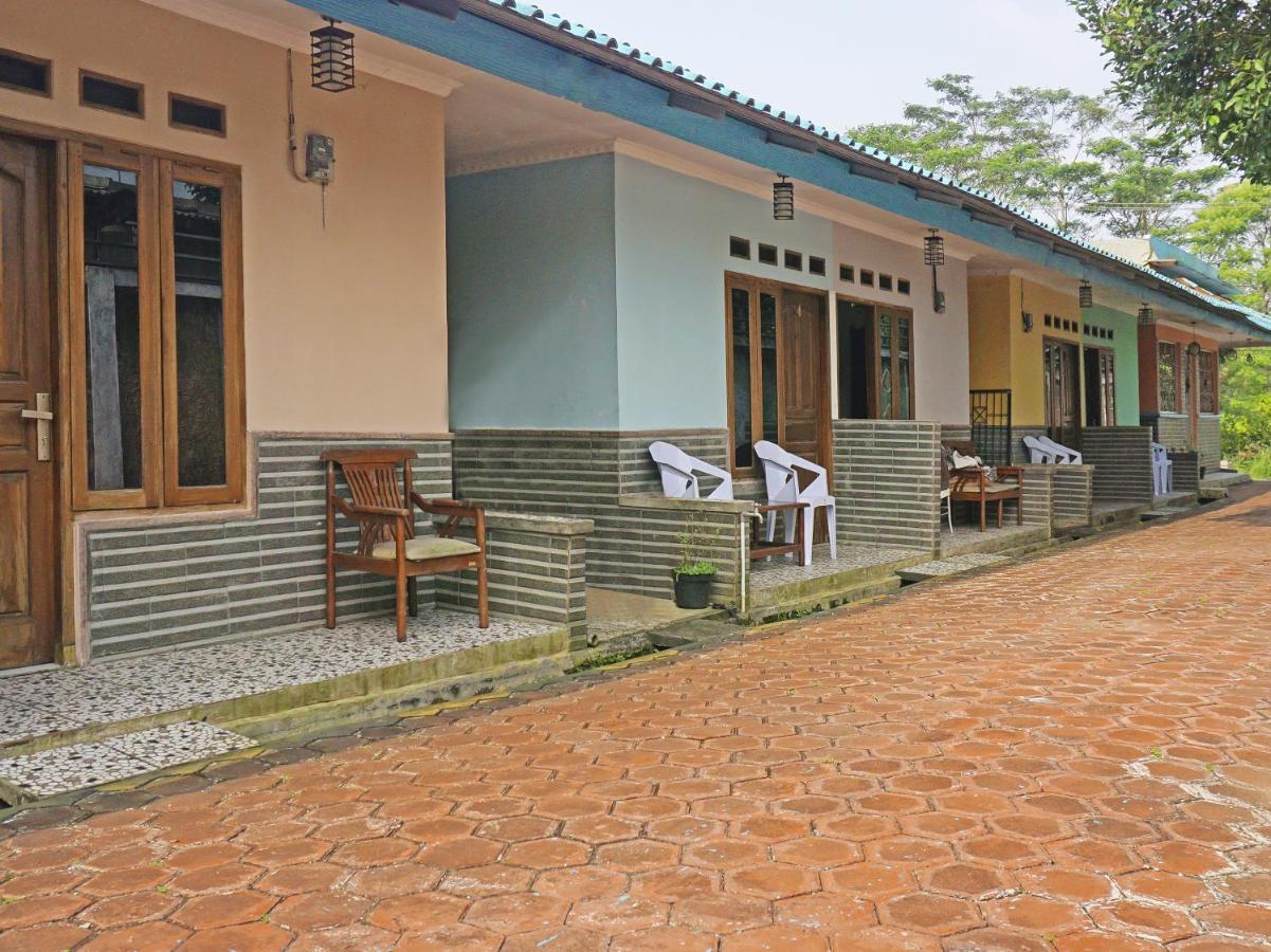 Oyo 90369 An Nur Family Homestay Syariah Cigombong Extérieur photo