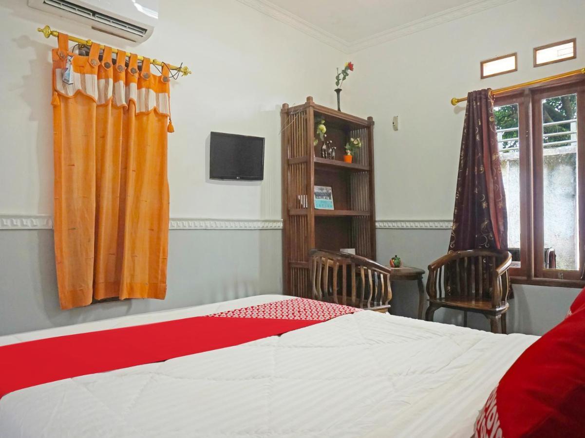 Oyo 90369 An Nur Family Homestay Syariah Cigombong Extérieur photo